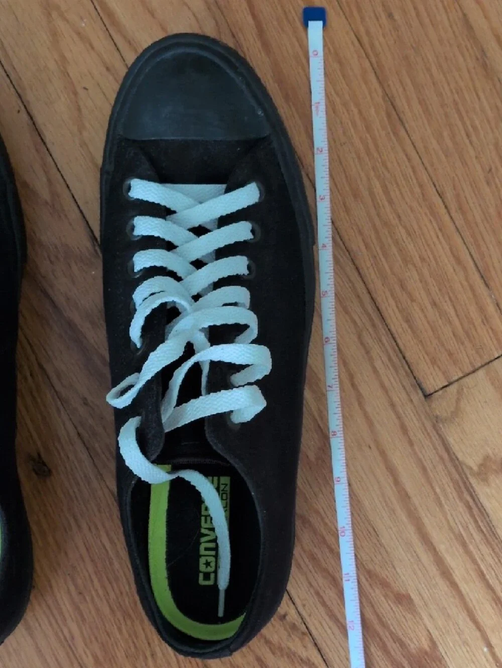 Converse men's Black Low-Top Sneakers with White Laces size 11 - Picture 6 of 7